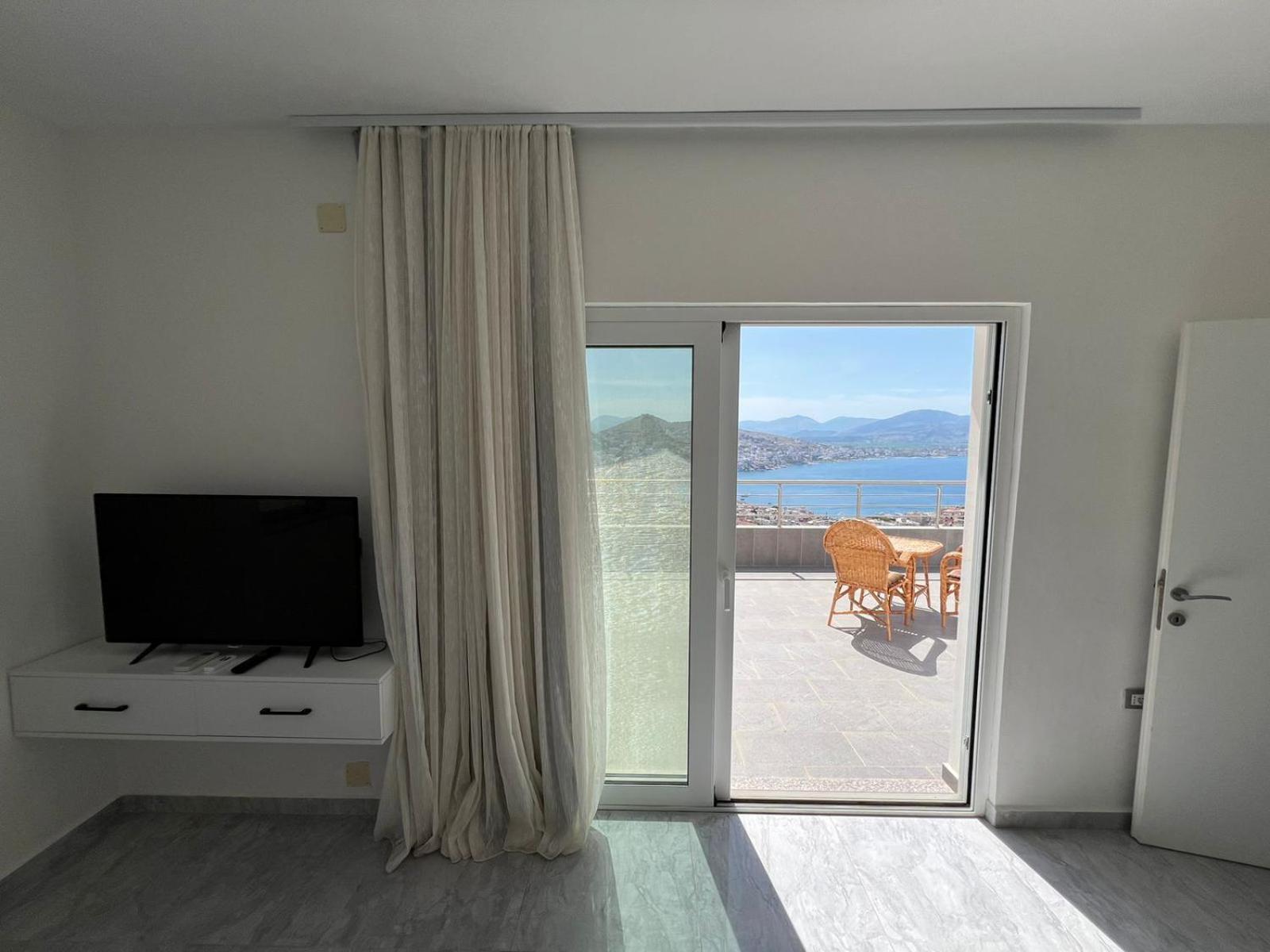 Beauty ! Uphill Location Lägenhet Sarandë
