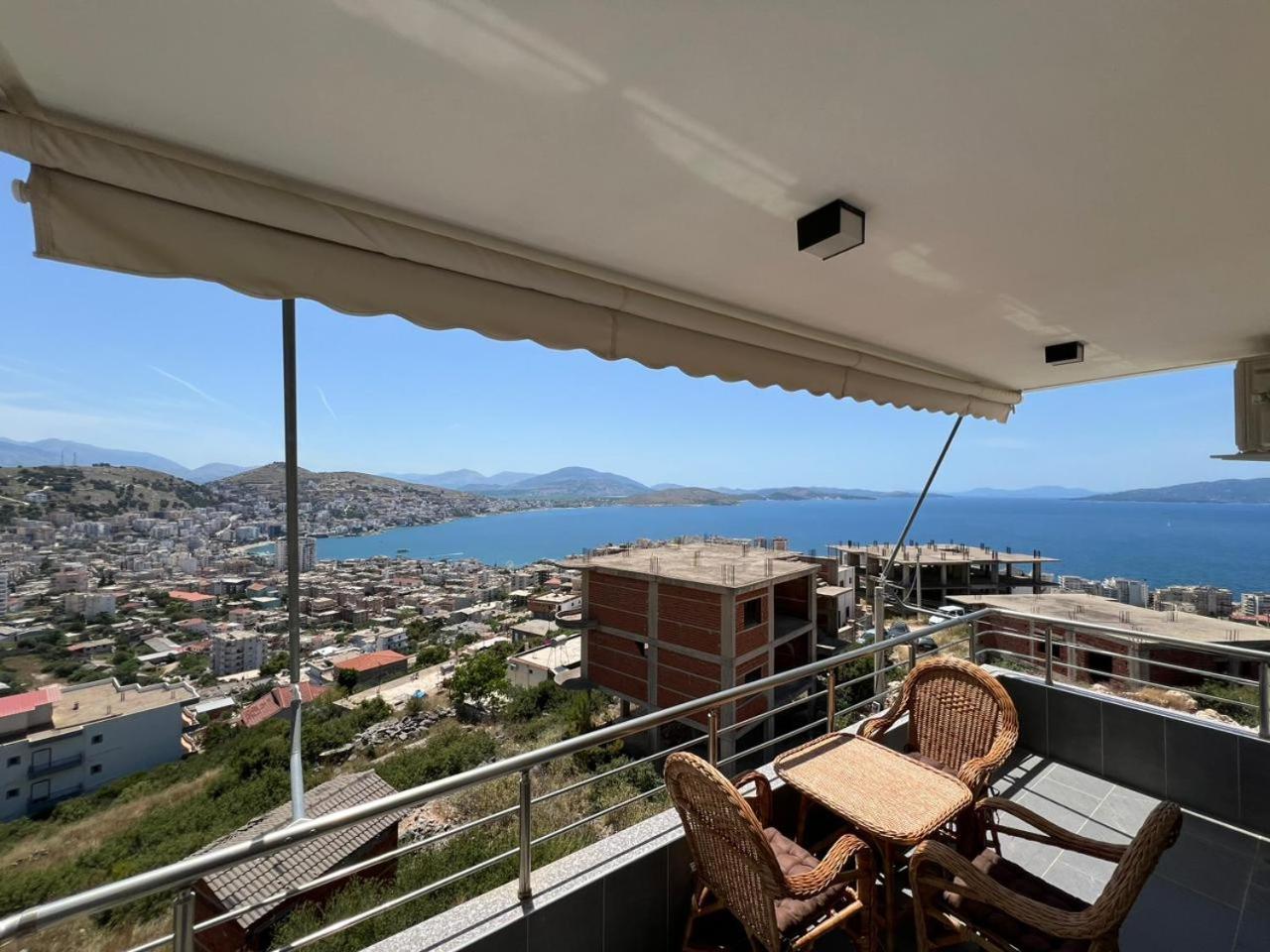 Beauty ! Uphill Location Lägenhet Sarandë