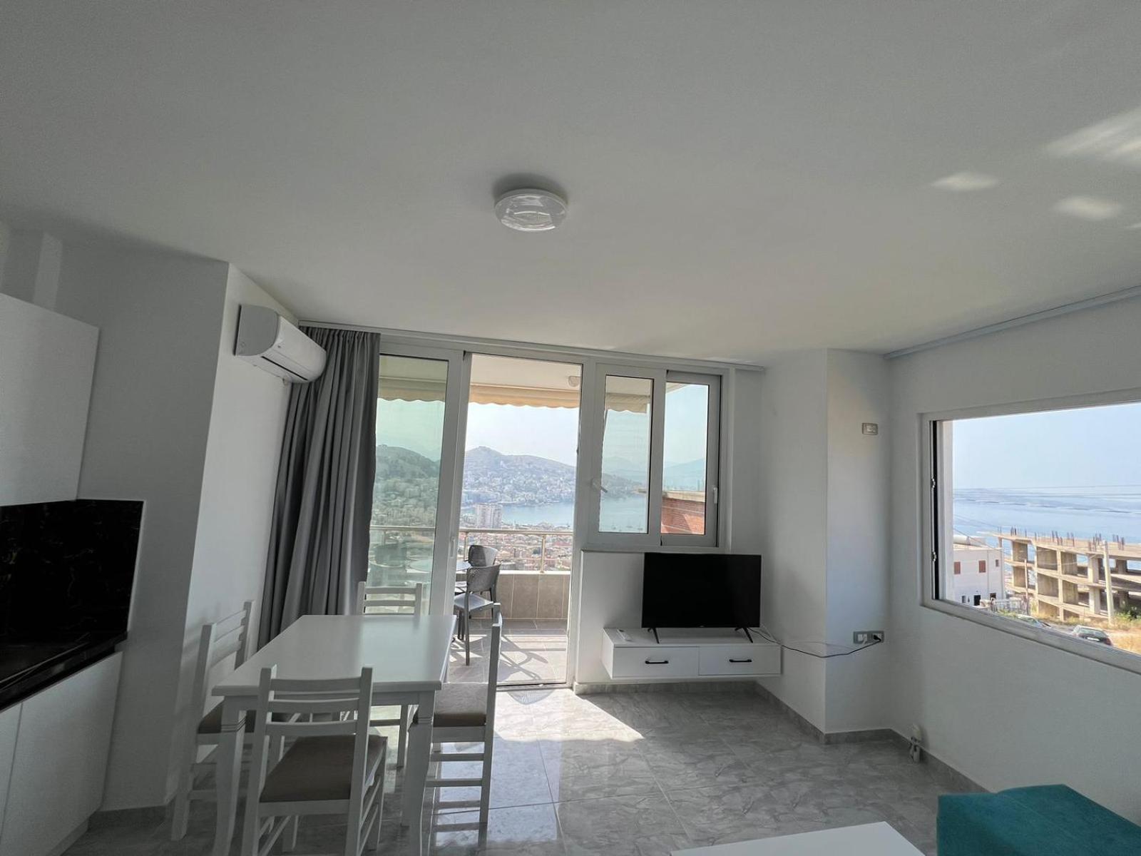 Beauty ! Uphill Location Lägenhet Sarandë